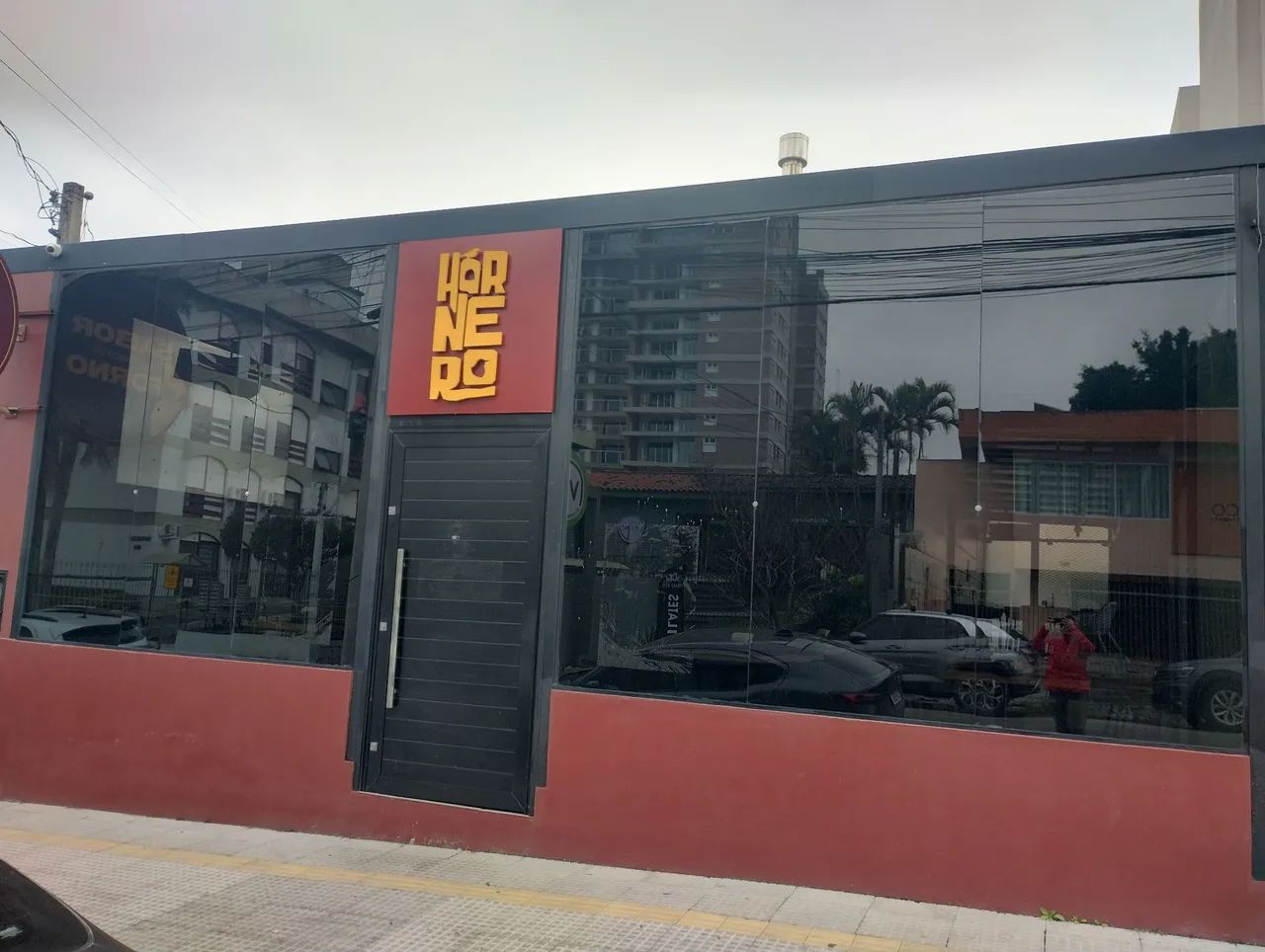 Hamburgueria e pizzaria 