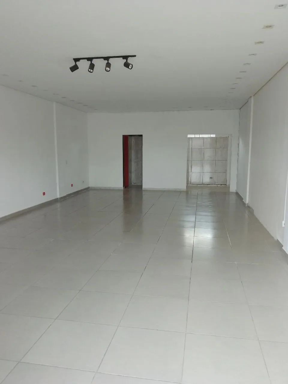 Alugo sala comercial em avenida movimentada  - Foto 3