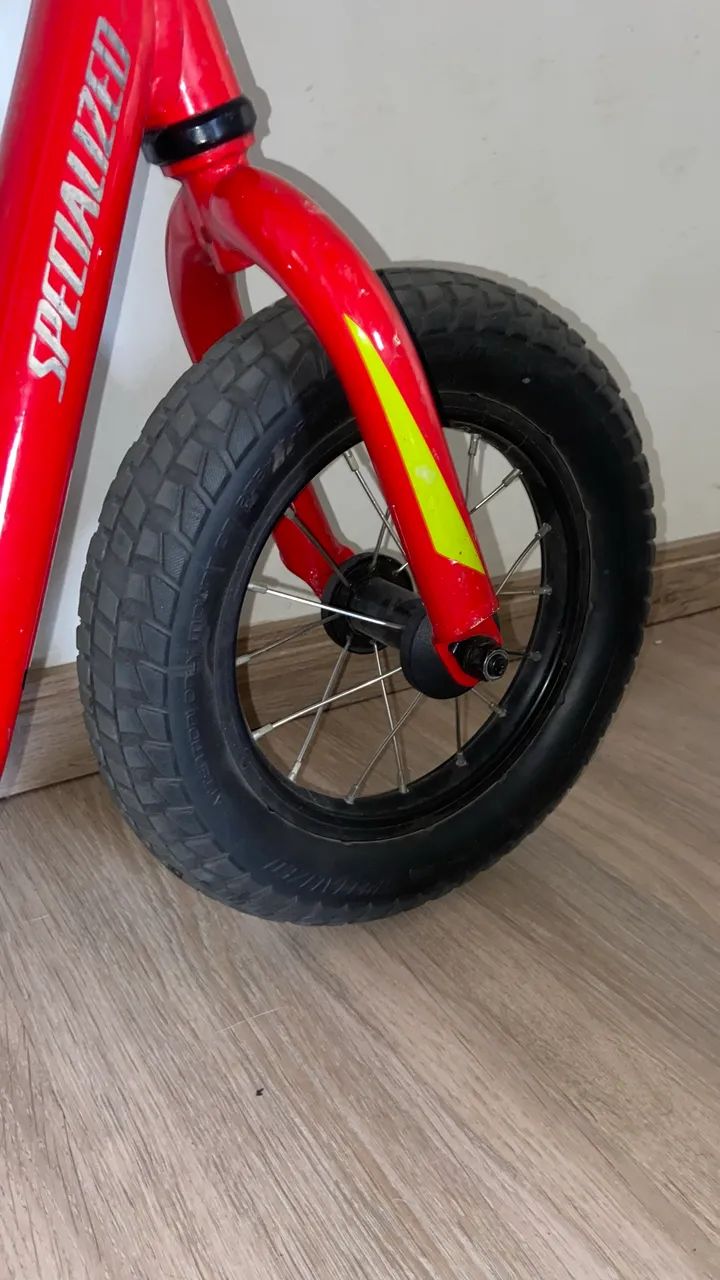 Bicicleta de Equilíbrio ESPECIALIZED  - Foto 4