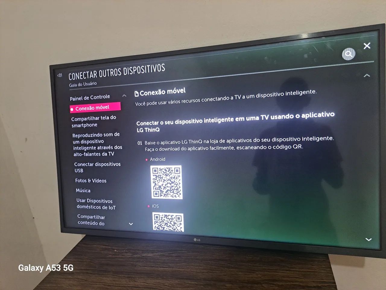 Vendo TV 43 polegadas smart semi nova moro em lagarto valor negociável zap * - Foto 3