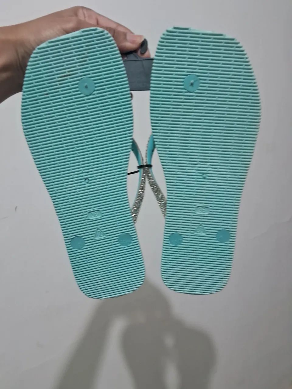 Troco ou vendo Chinelo novo com strass 36 - Foto 2