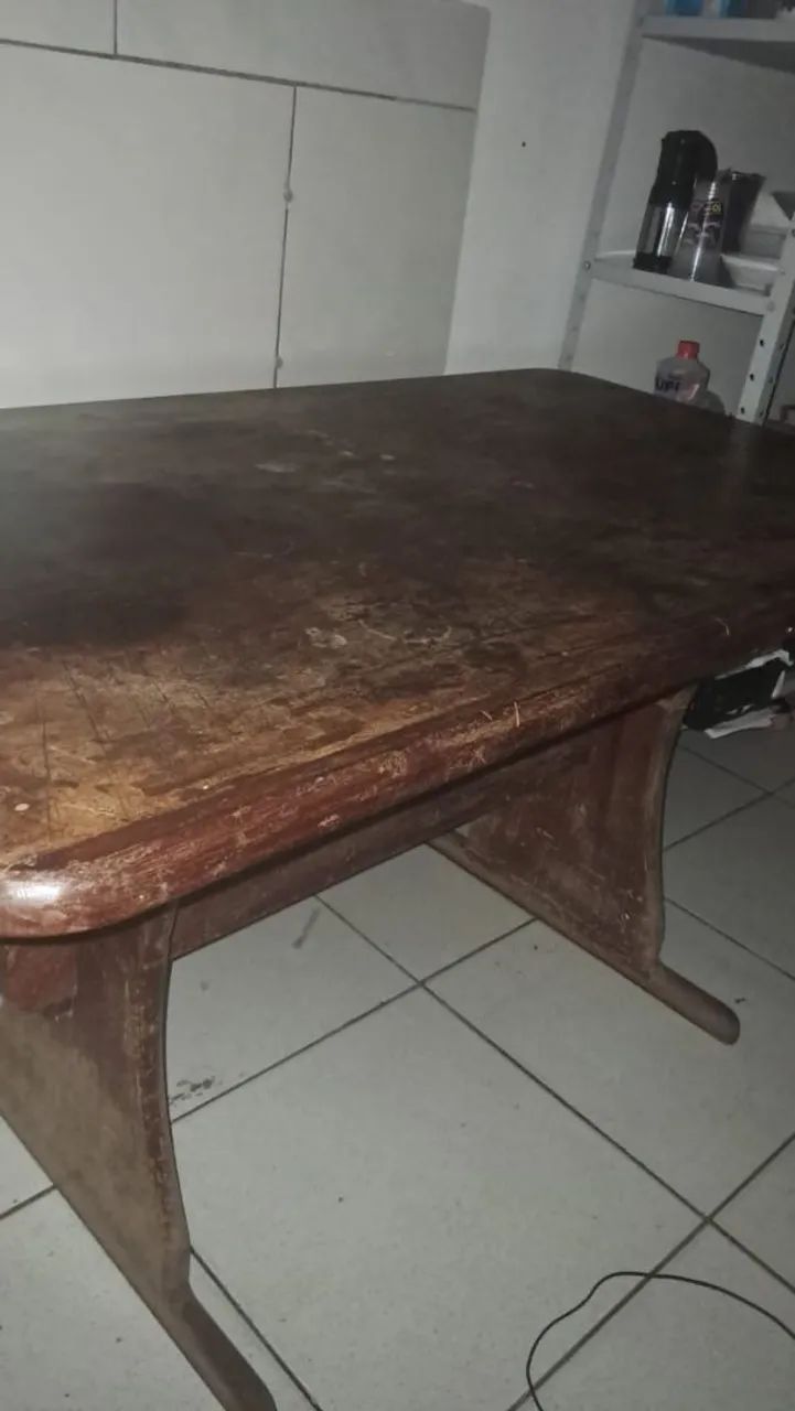 Mesa de madeira grande .