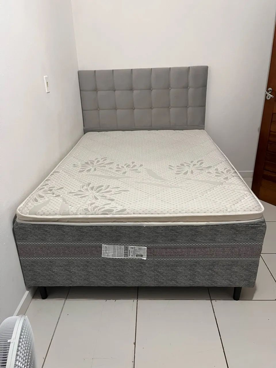 Cama com cabeceira 