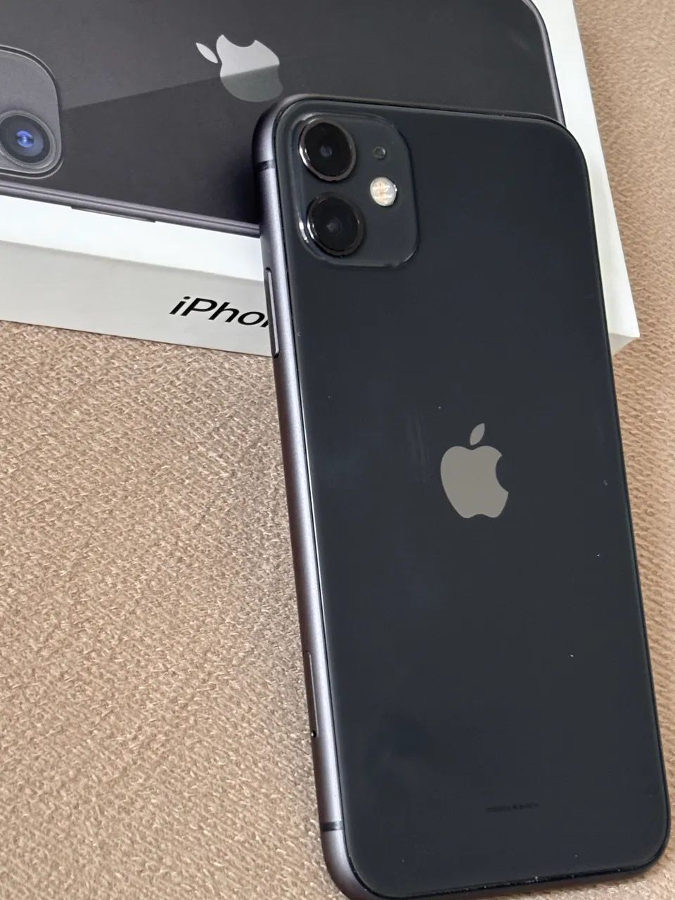 iPhone 11 (usado) Preto, 64 GB  - Foto 2