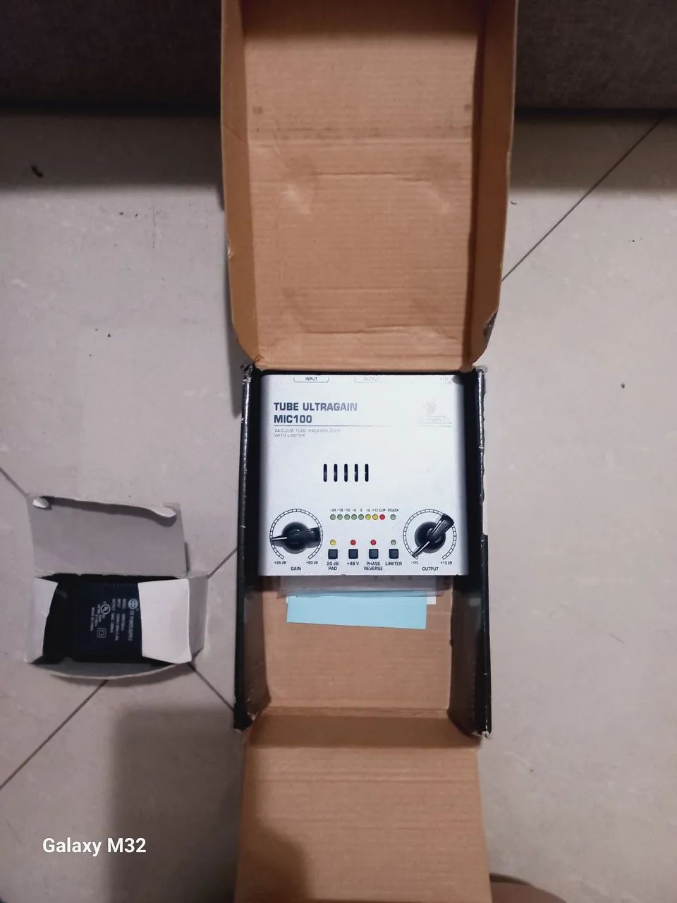 Pré amplificador- TUBE ULTRAGAIN MIC100  - Foto 3