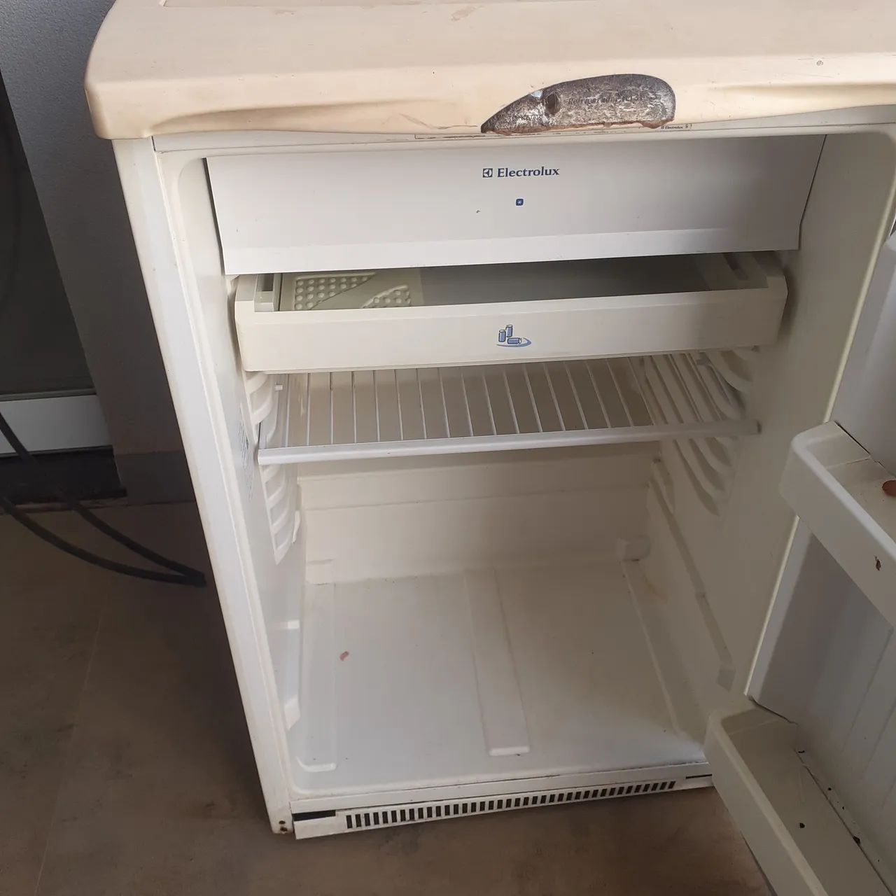Frigobar 127v Electrolux  - Foto 2