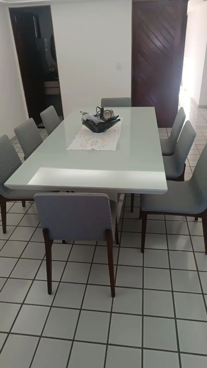 08 cadeiras de sala em madeira USADAS
