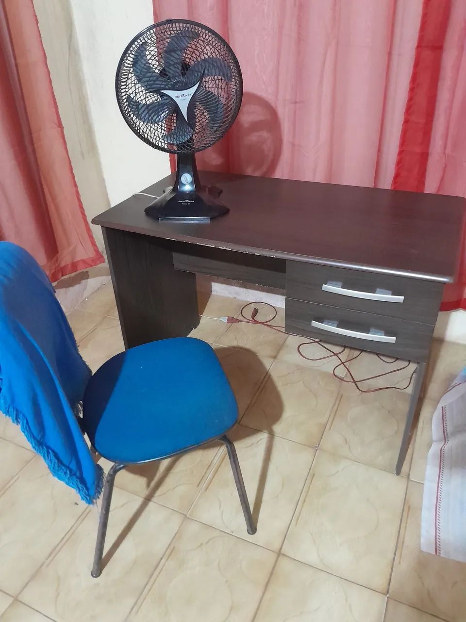Escrivaninha com cadeira  - Foto 2