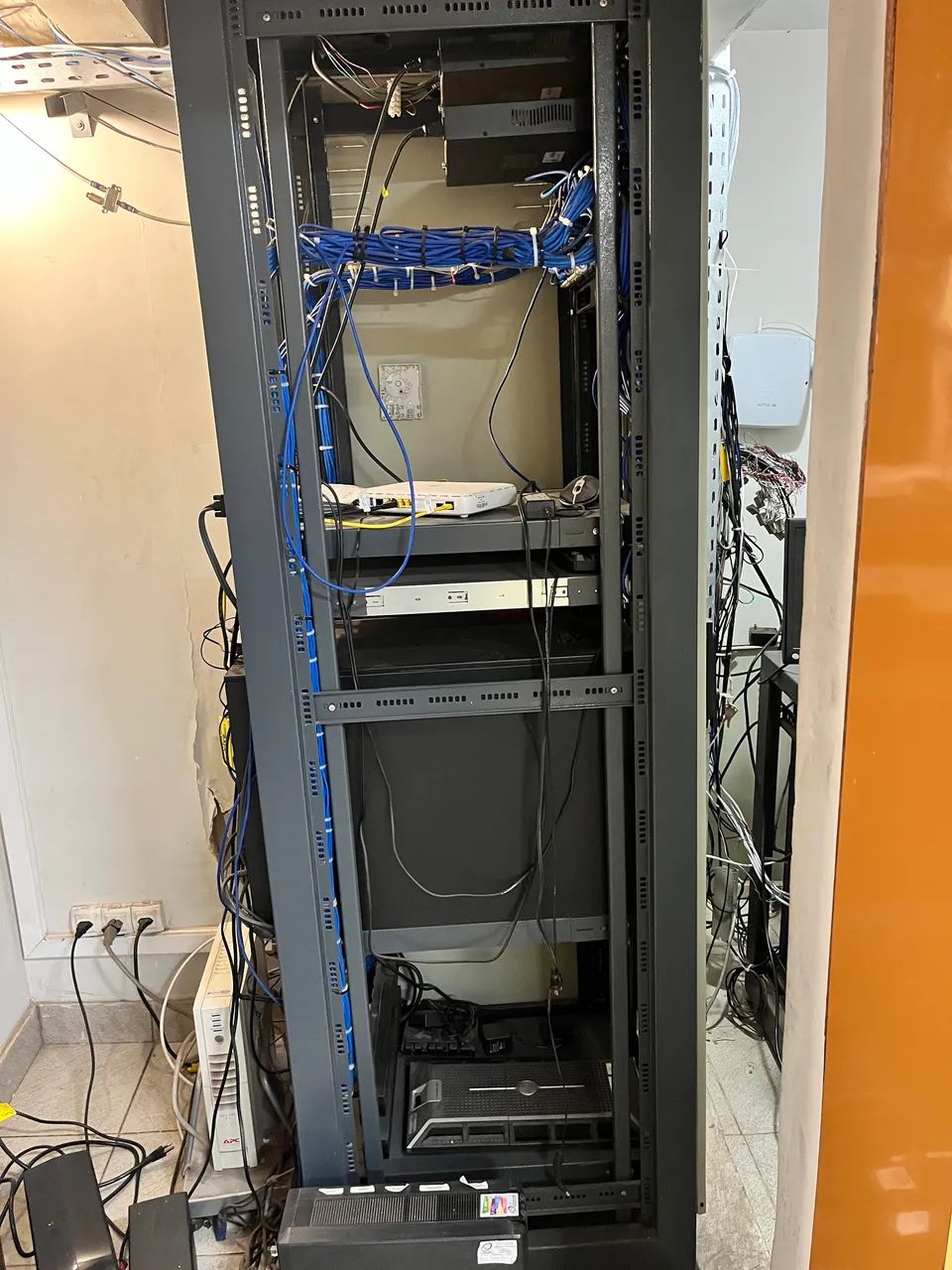 Equipamentos de rede: Rack 44u, switches Dell, patch panel e servidor Dell - Foto 2
