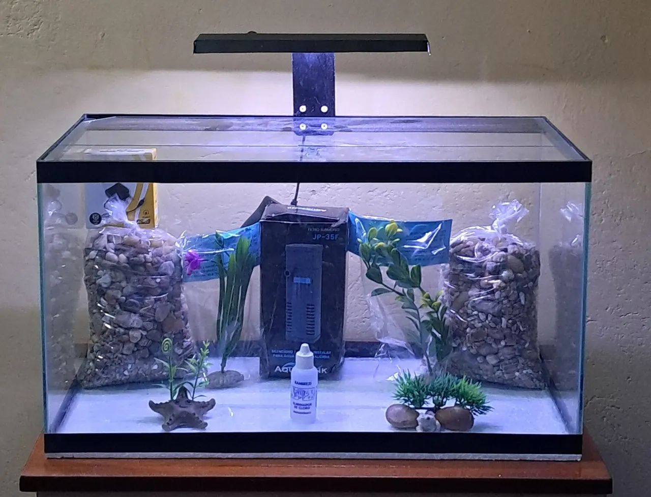 Aquário completo 50x25x28 35 litros 