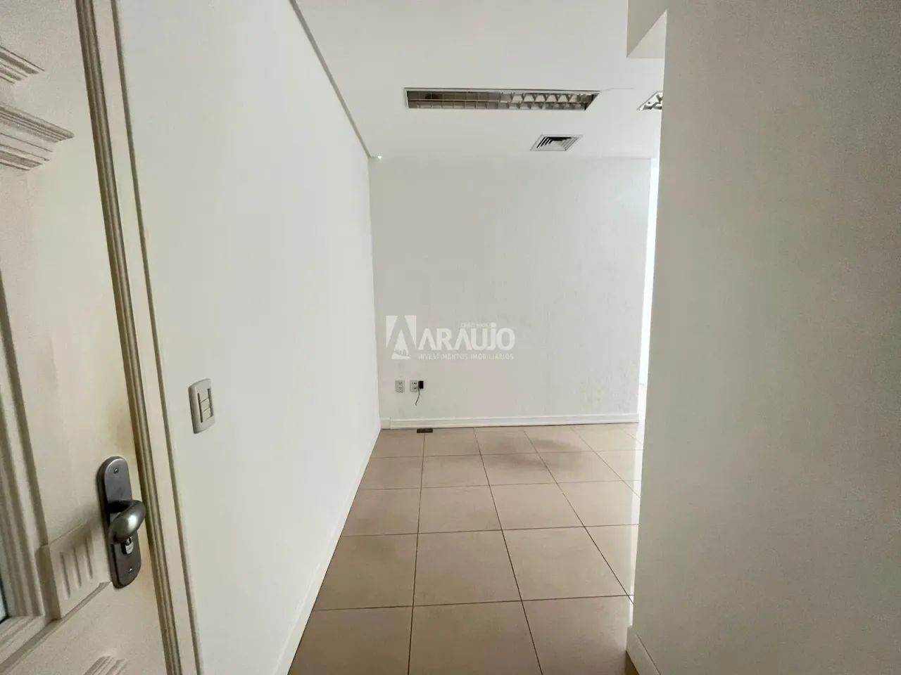 Sala comercial à venda no Centro de Itajaí - Foto 2