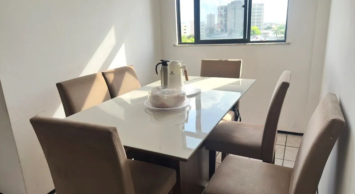 Linda mesa de Jantar com cadeiras - Foto 2