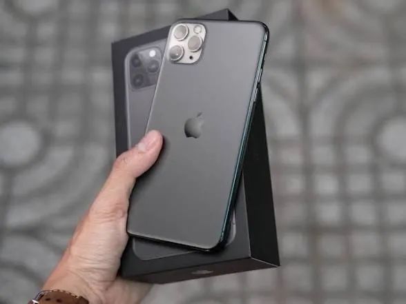 IPHONE 11 pro Max preto - Foto 4