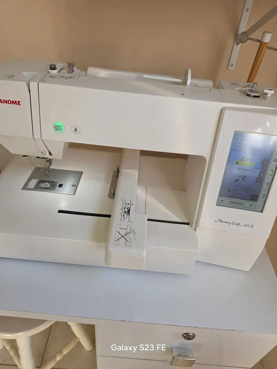 Bordadeira Janome Memory Craft 400E  - Foto 3
