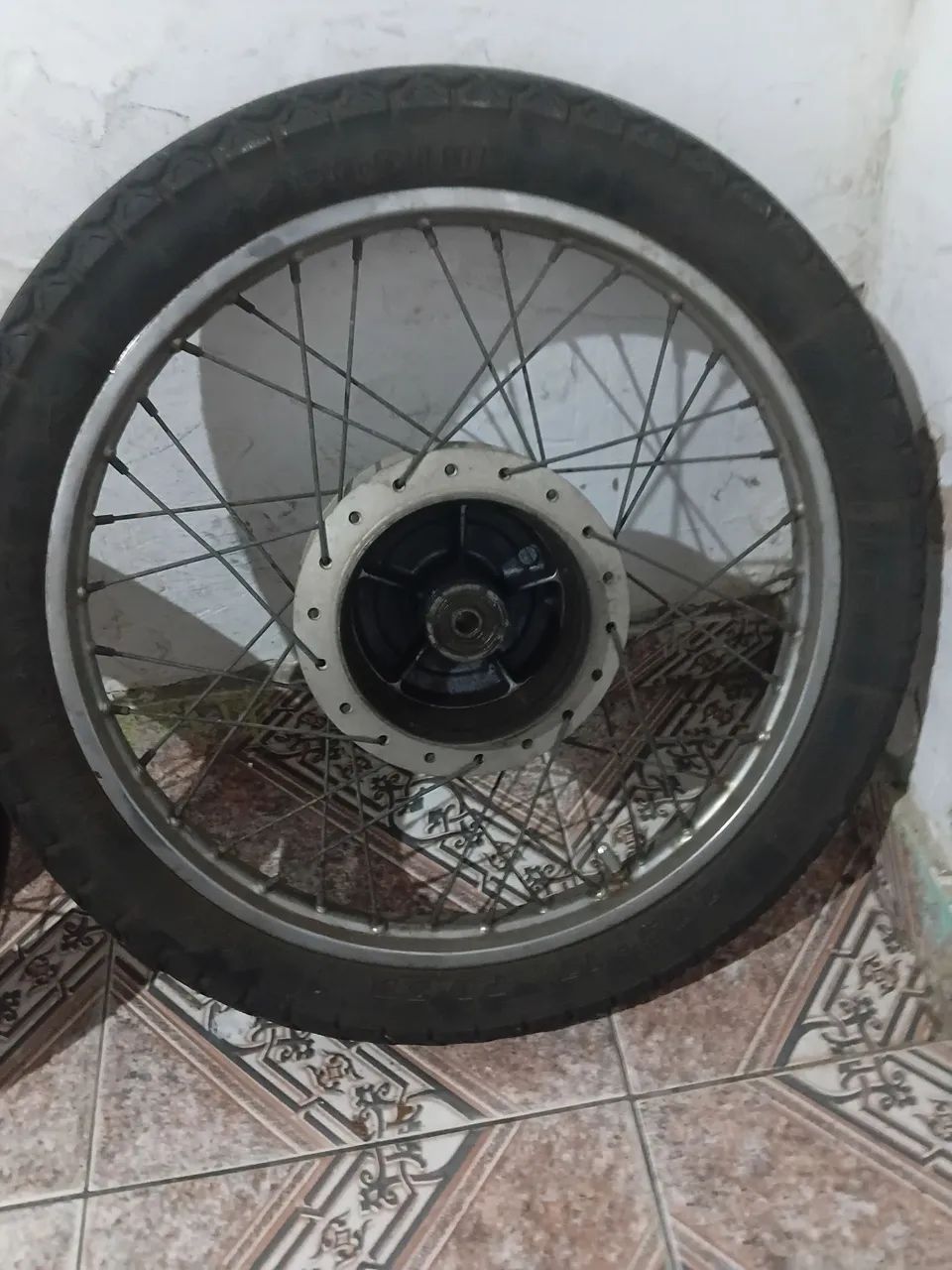 Vendo Rodas Biz 110i com pneu