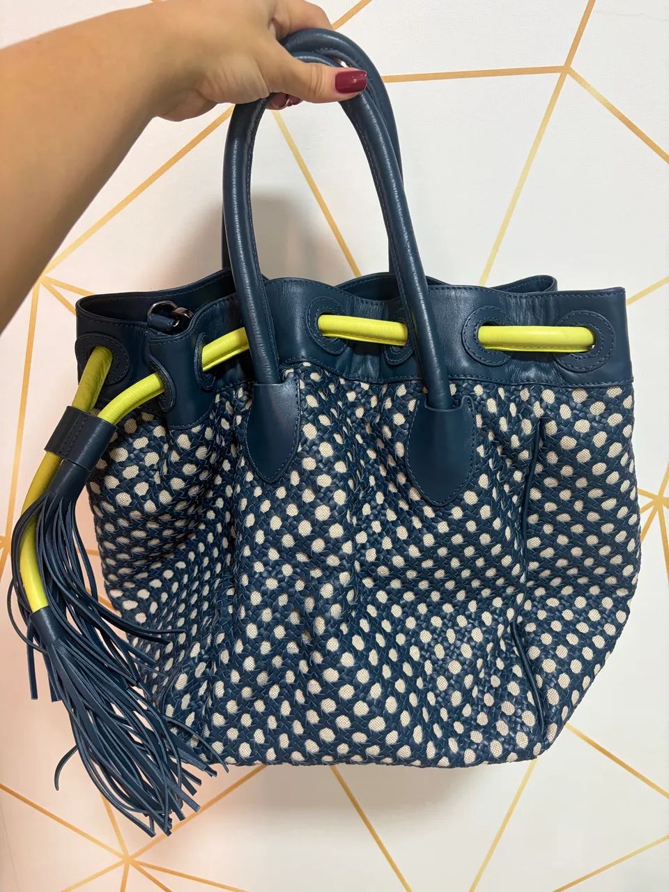 Bolsa média trançada azul