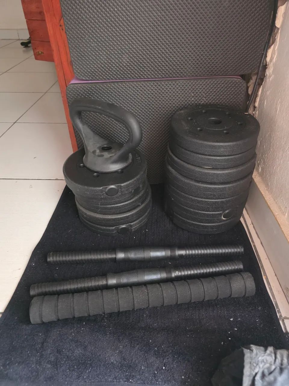 Vendo kit com barra e pesos  - Foto 2