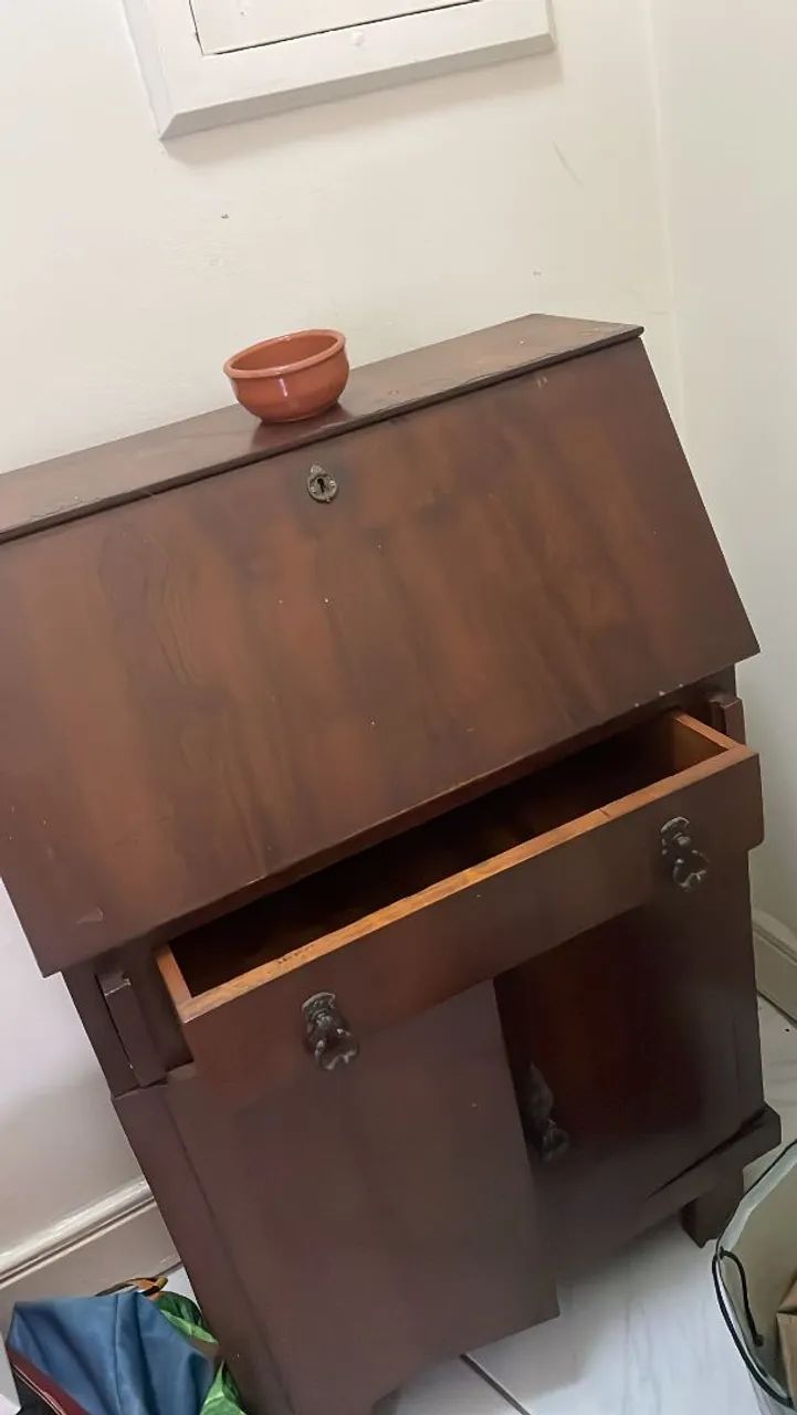 Mini adega ou bar, ou escrivaninha