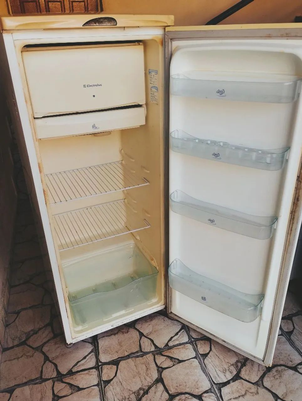 Vendo geladeira Eletrolux  - Foto 4