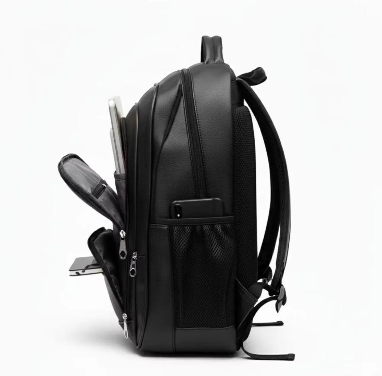 Mochila de Couro média Preta, com  Bolso para Notebook 