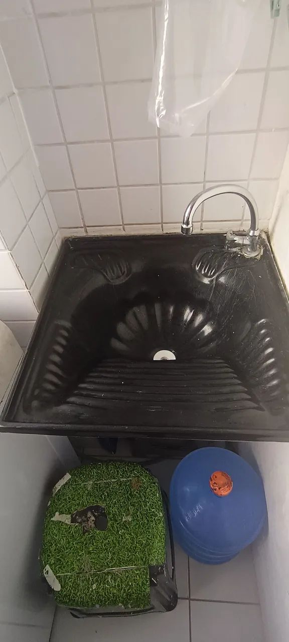 Balcão de alumínio e Tanque.