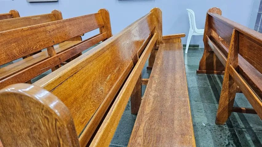 Banco de madeira para Igreja de 5 lugares