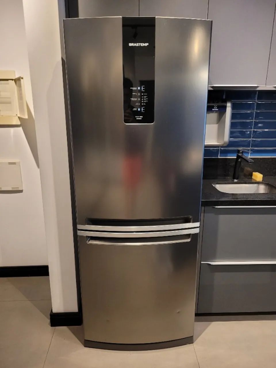 Geladeira Brastemp Frost Free Inverse 443 litros cor Inox com Turbo Ice - BRE57AK