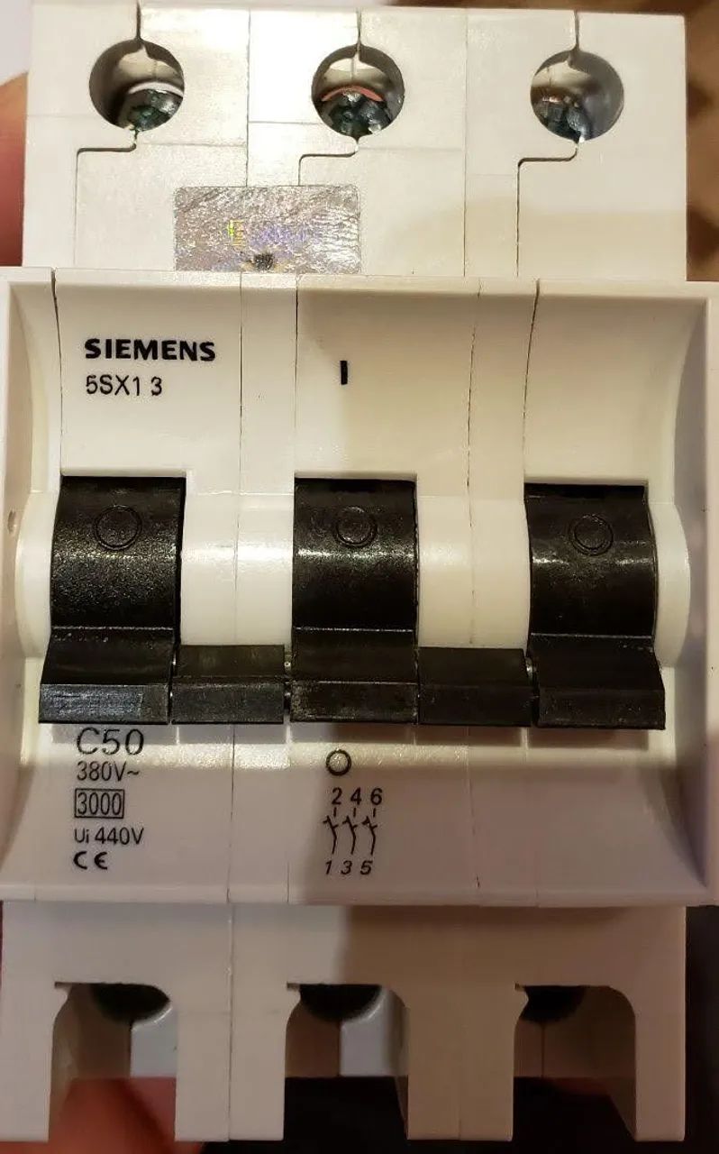 Disjuntor Tripolar Siemens 5SX1 3 - Foto 3