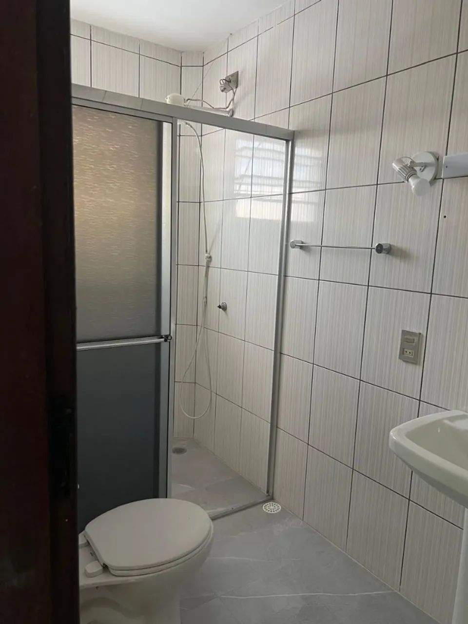 Alugo casa de 4 cômodos mais garagem - Foto 3