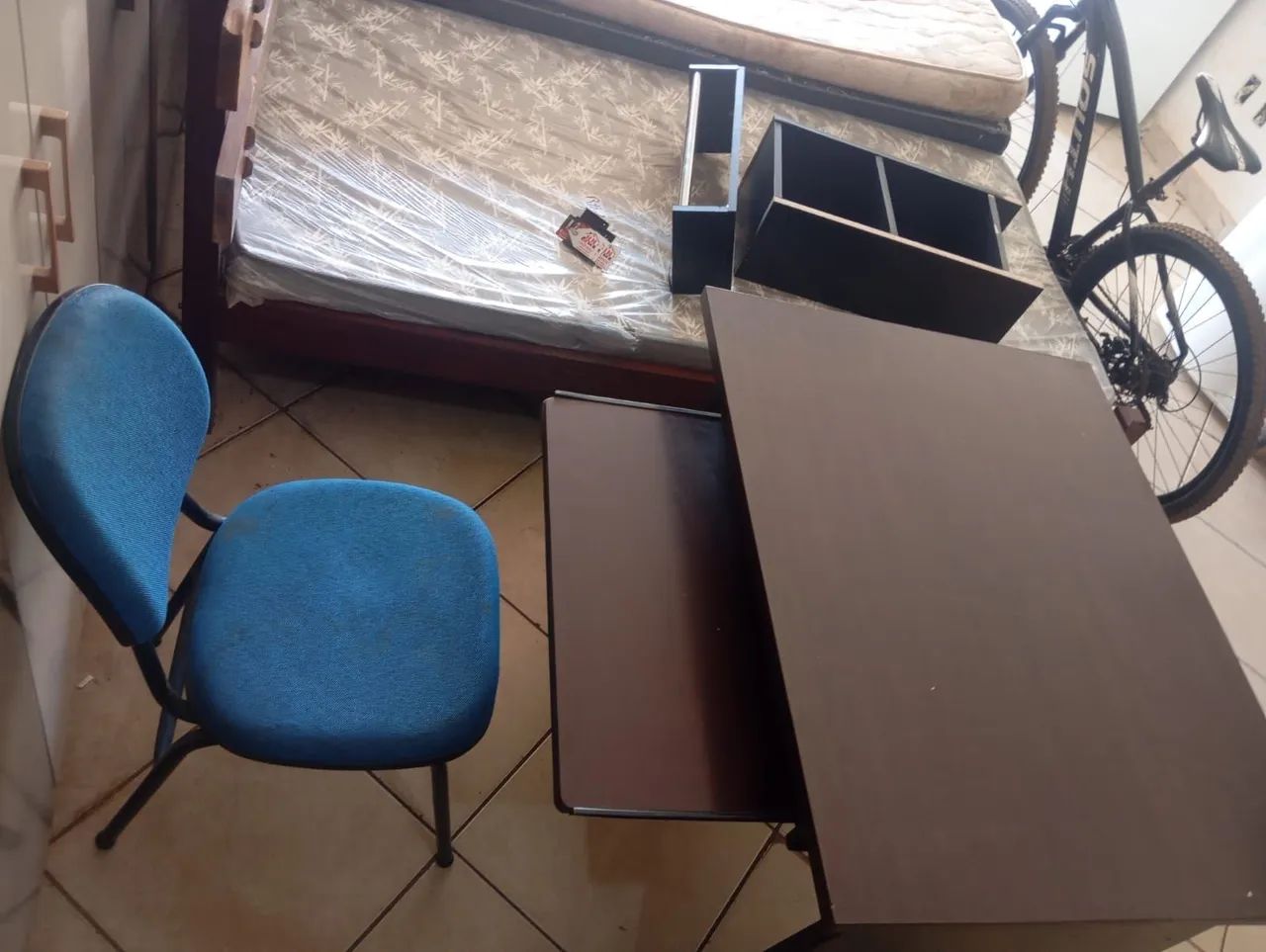 Mesa de escritório+ cadeira - Foto 4