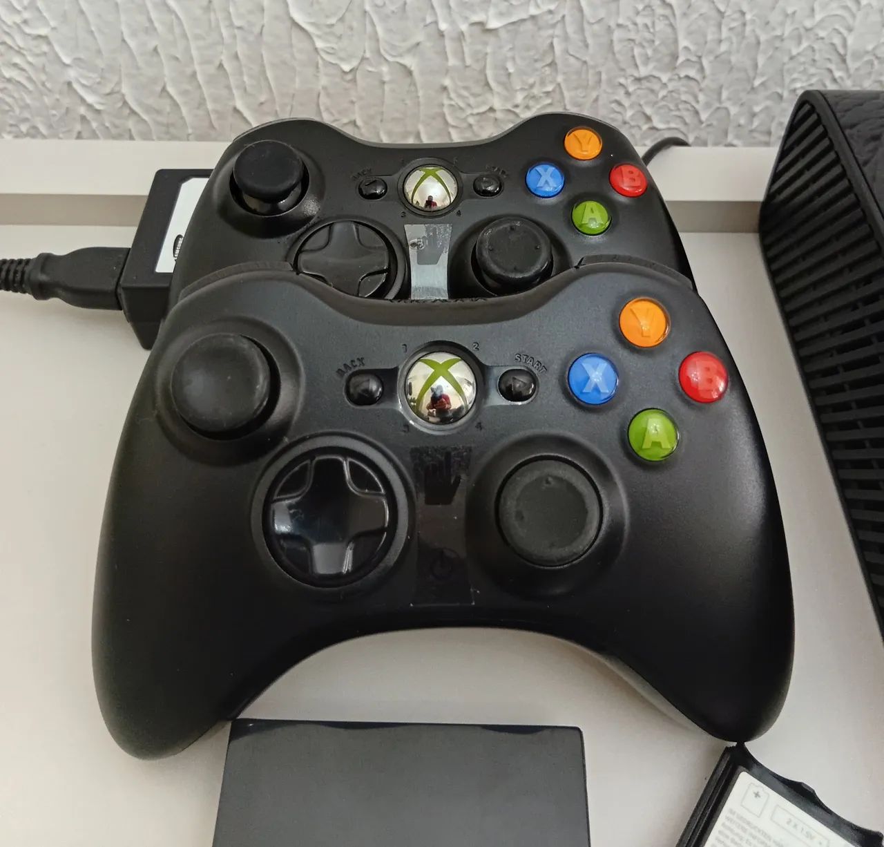 XBOX 360 E NA CAIXA E COM HD CHEIO DE JOGOS - Foto 3