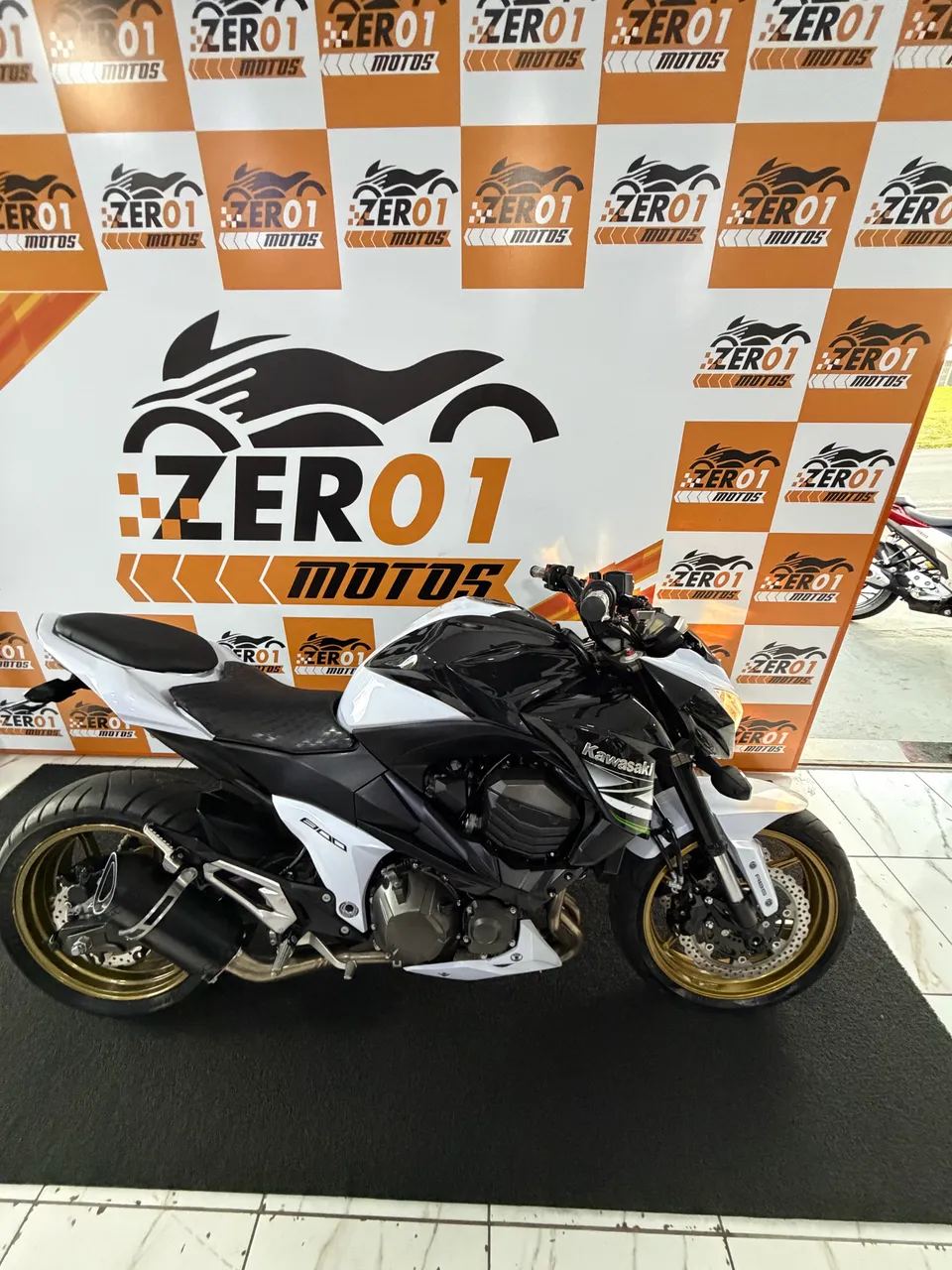 Motos Kawasaki Z-800 2013 no Brasil