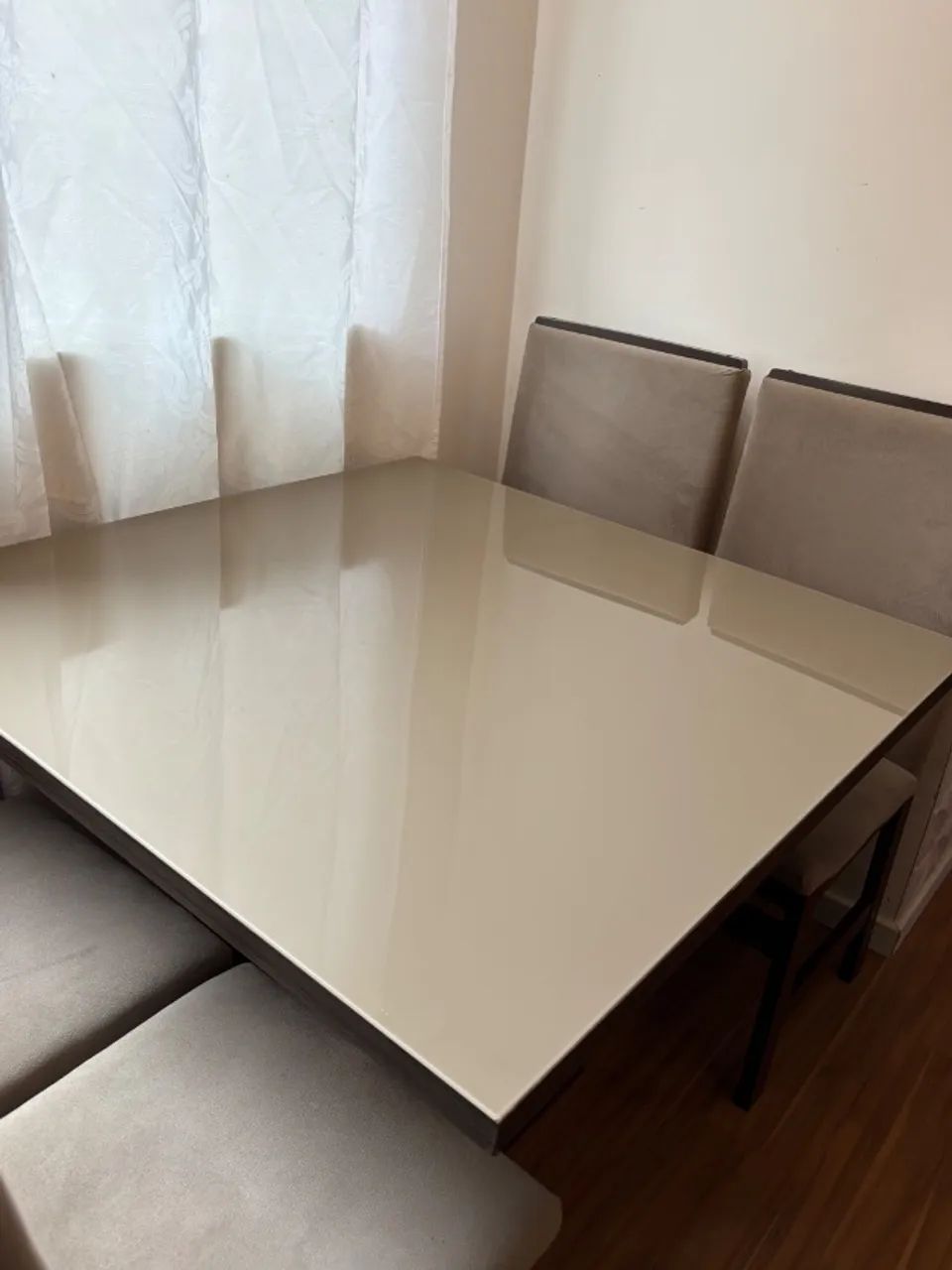 Mesa com tampo de vidro com 4 cadeiras  - Foto 2