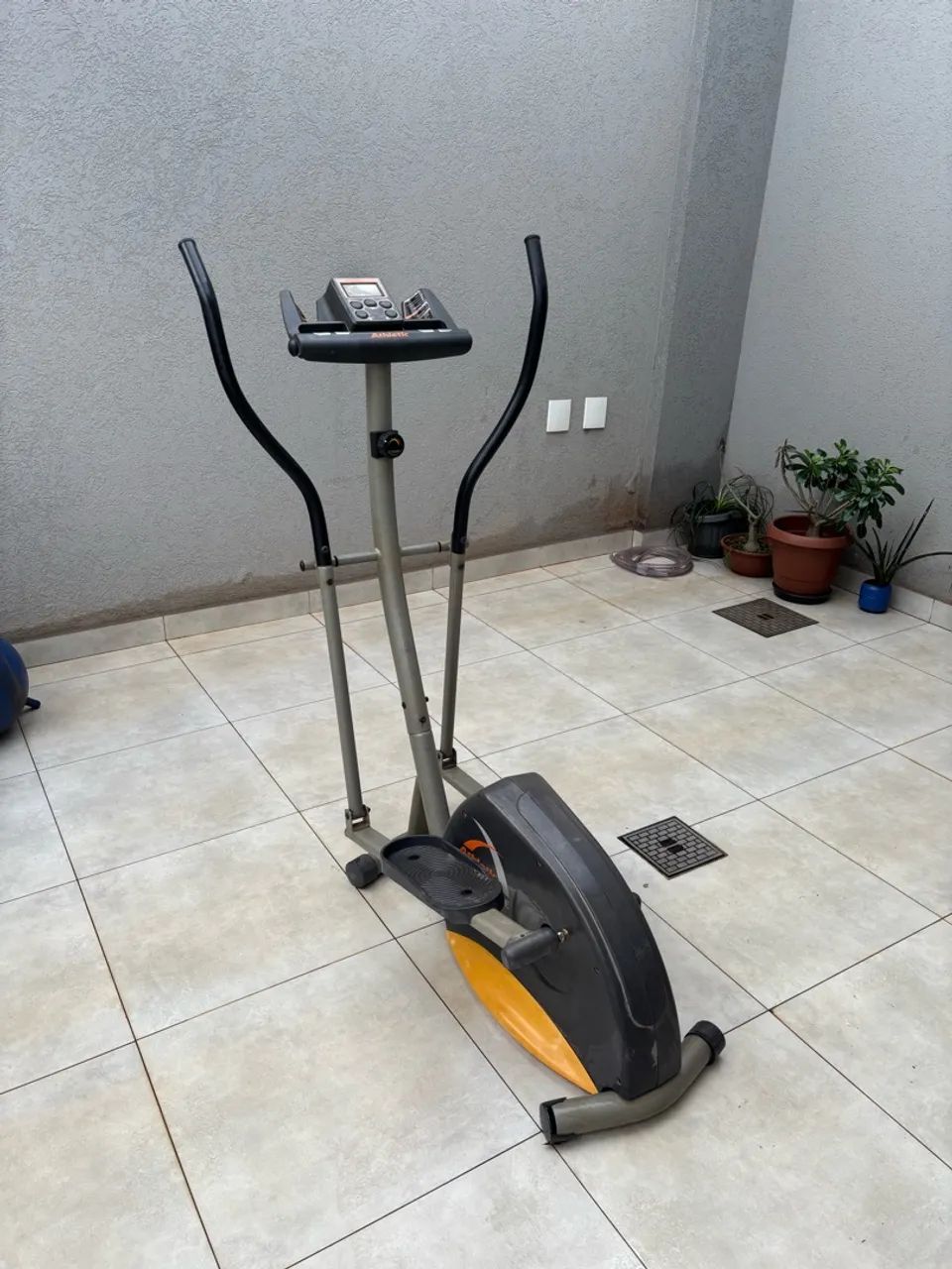 Elíptico Athletic Advanced 330E