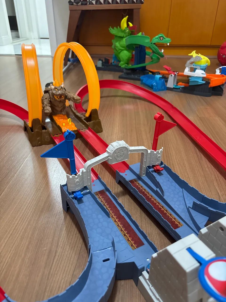 Hot Wheels Mario Kart - Pista do Bowser COMPLETA - Foto 4