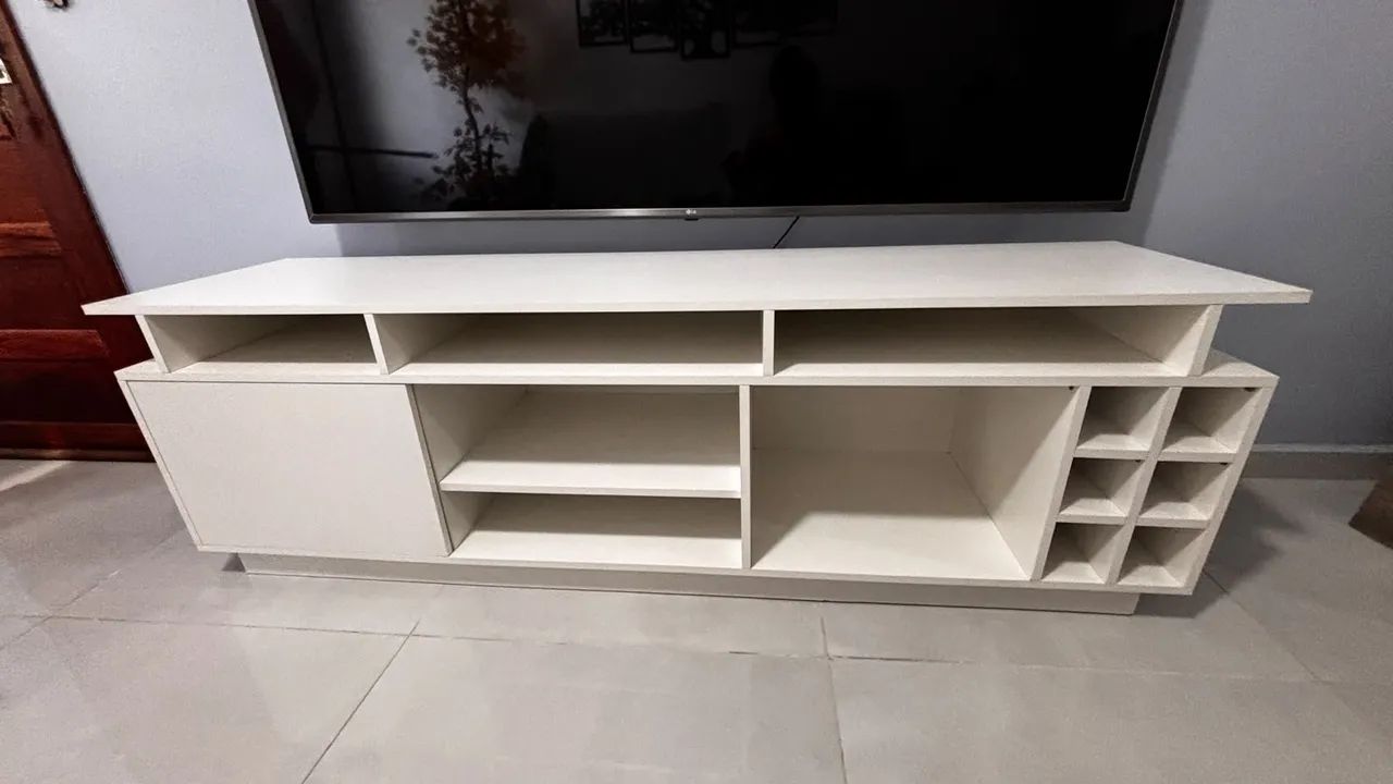 Vendo Rack em MDF branco para TV de 75?