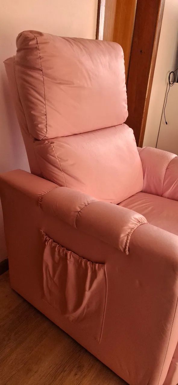POLTRONA CONFORTÁVEL RECLINÁVEL 