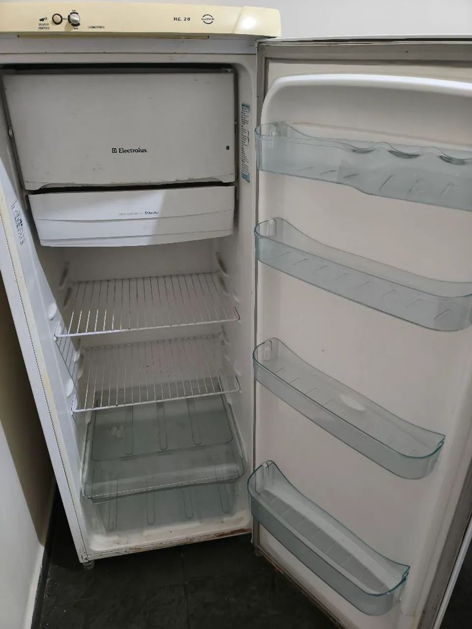 Geladeira Electrolux RE28 - Funcionando normalmente - Foto 3