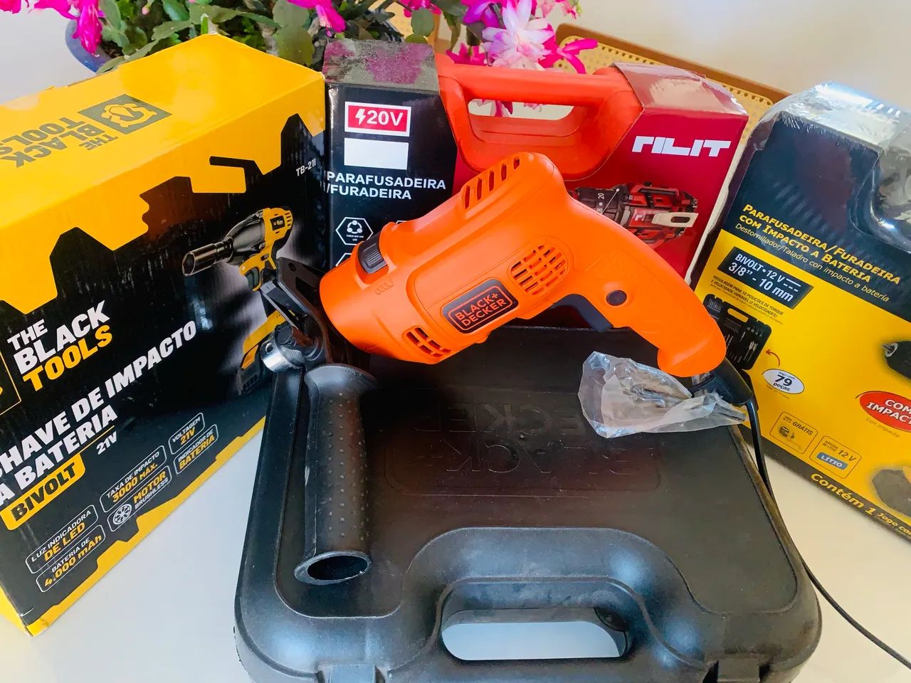 Parafusadeira inpacto BLACK&DECKER 560W. - Foto 5