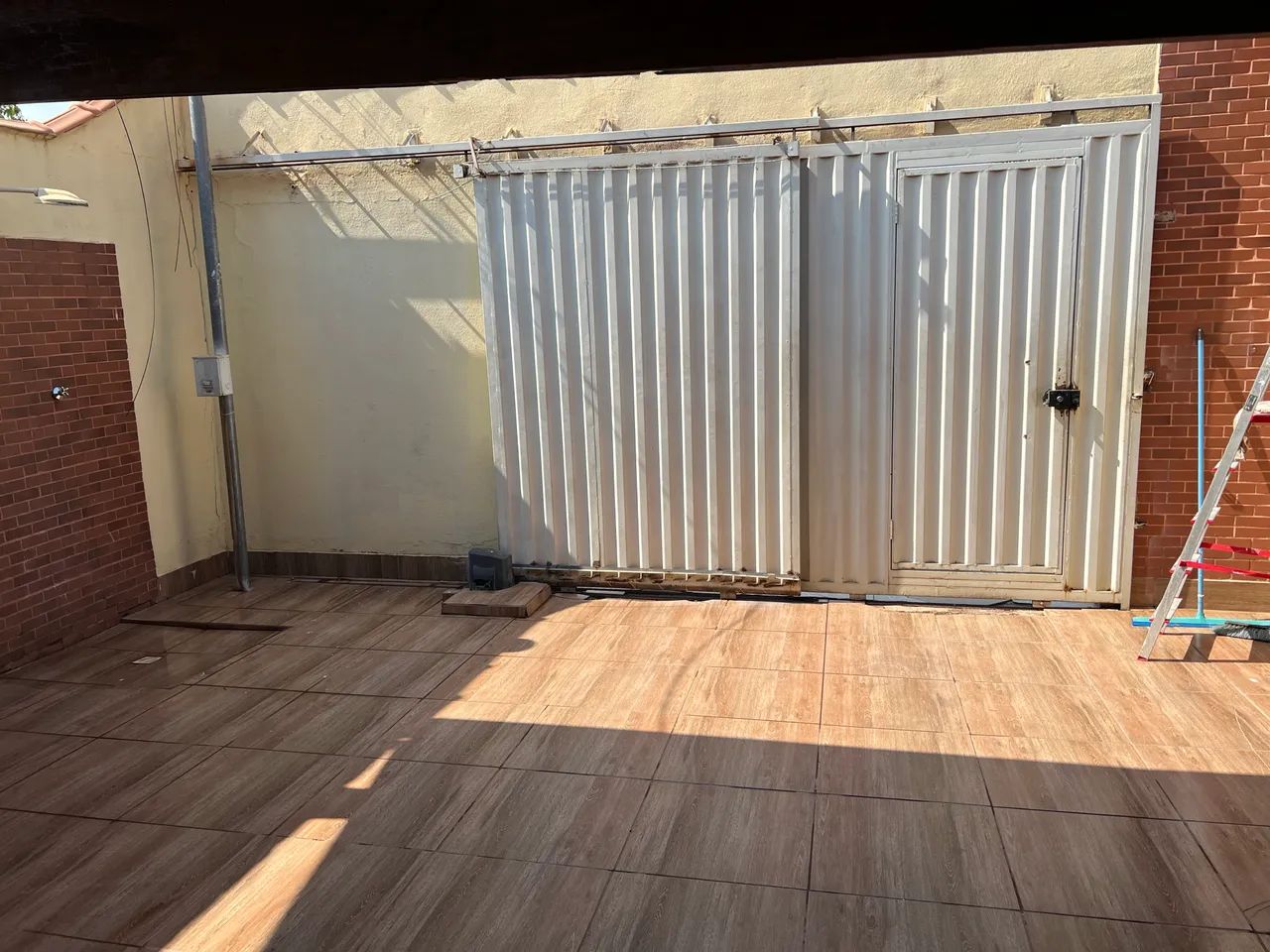 Alugo casa