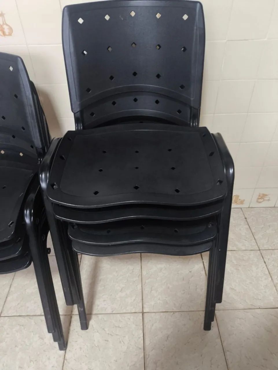 Cadeiras empilháveis  - Foto 2