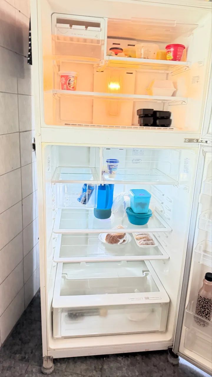 Vendo geladeira Electrolux Df80  - Foto 2