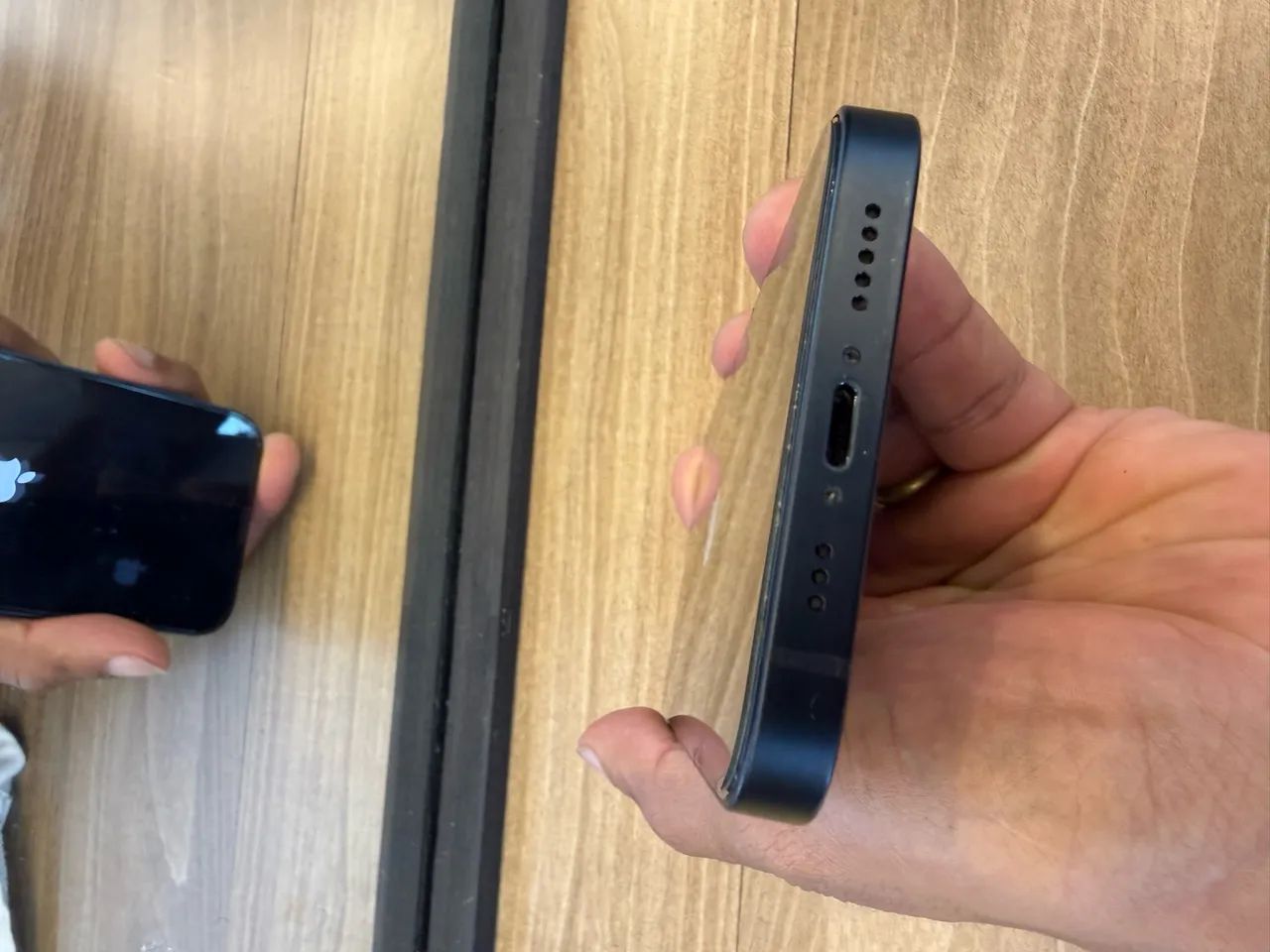 iPhone 13 com 79 de bateria caixa e cabo carregador  - Foto 3