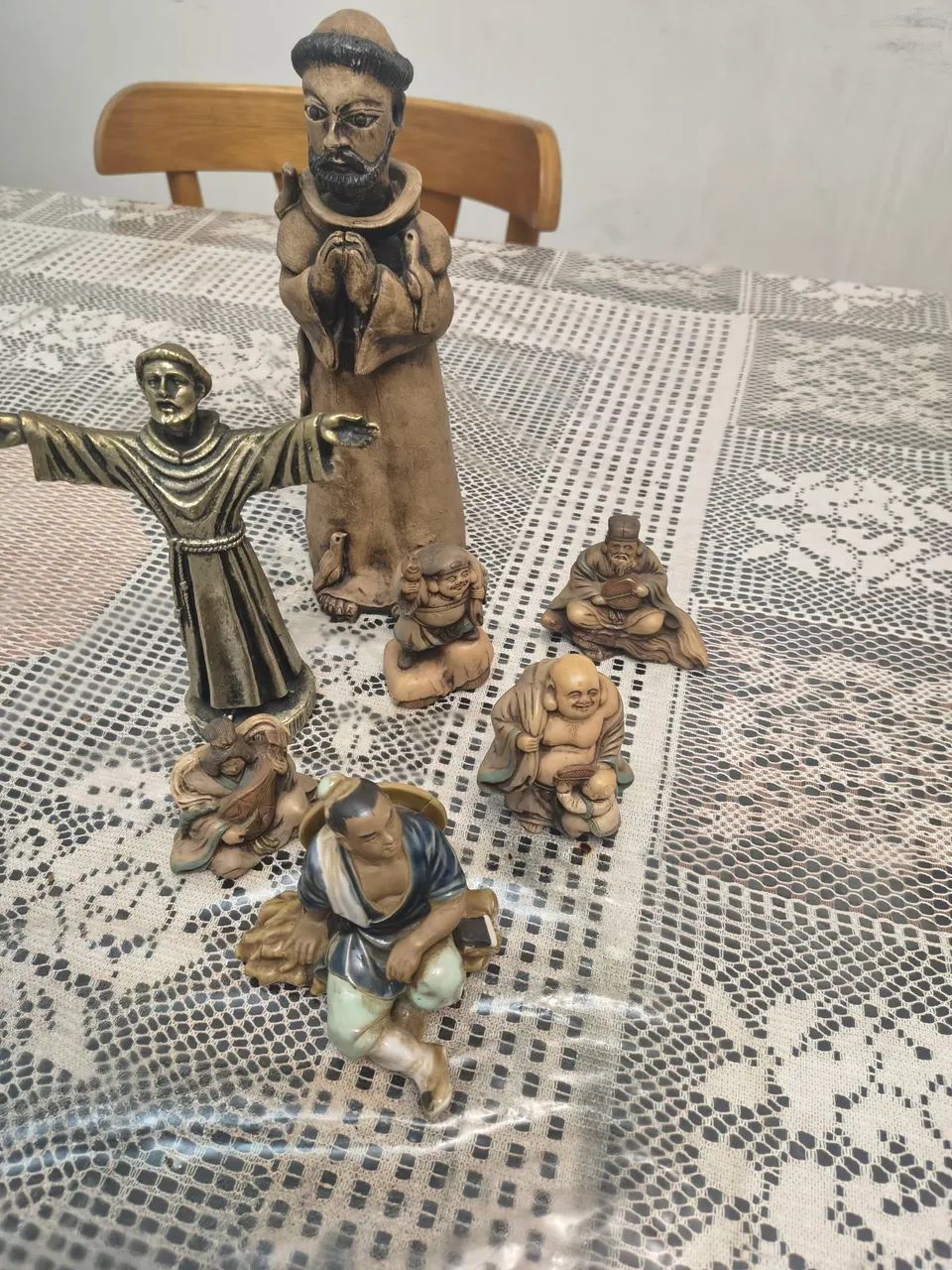Esculturas são Francisco e chineses 