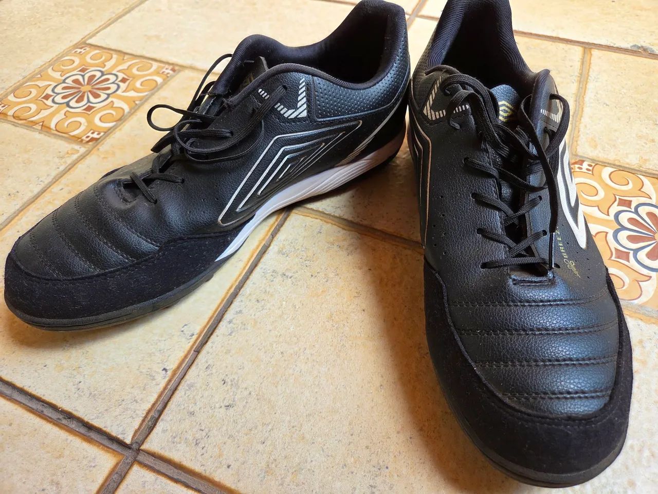 Chuteira Society Umbro Neo-Comfort - Calçados Esportivos