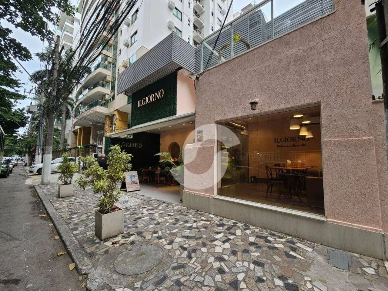 Linda Casa Comercial em Icaraí