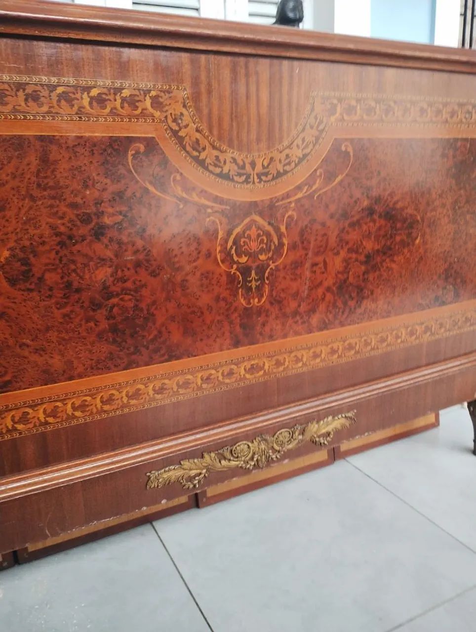 Cama Vintage de Casal com Detalhes em Bronze e Madeira - Foto 2