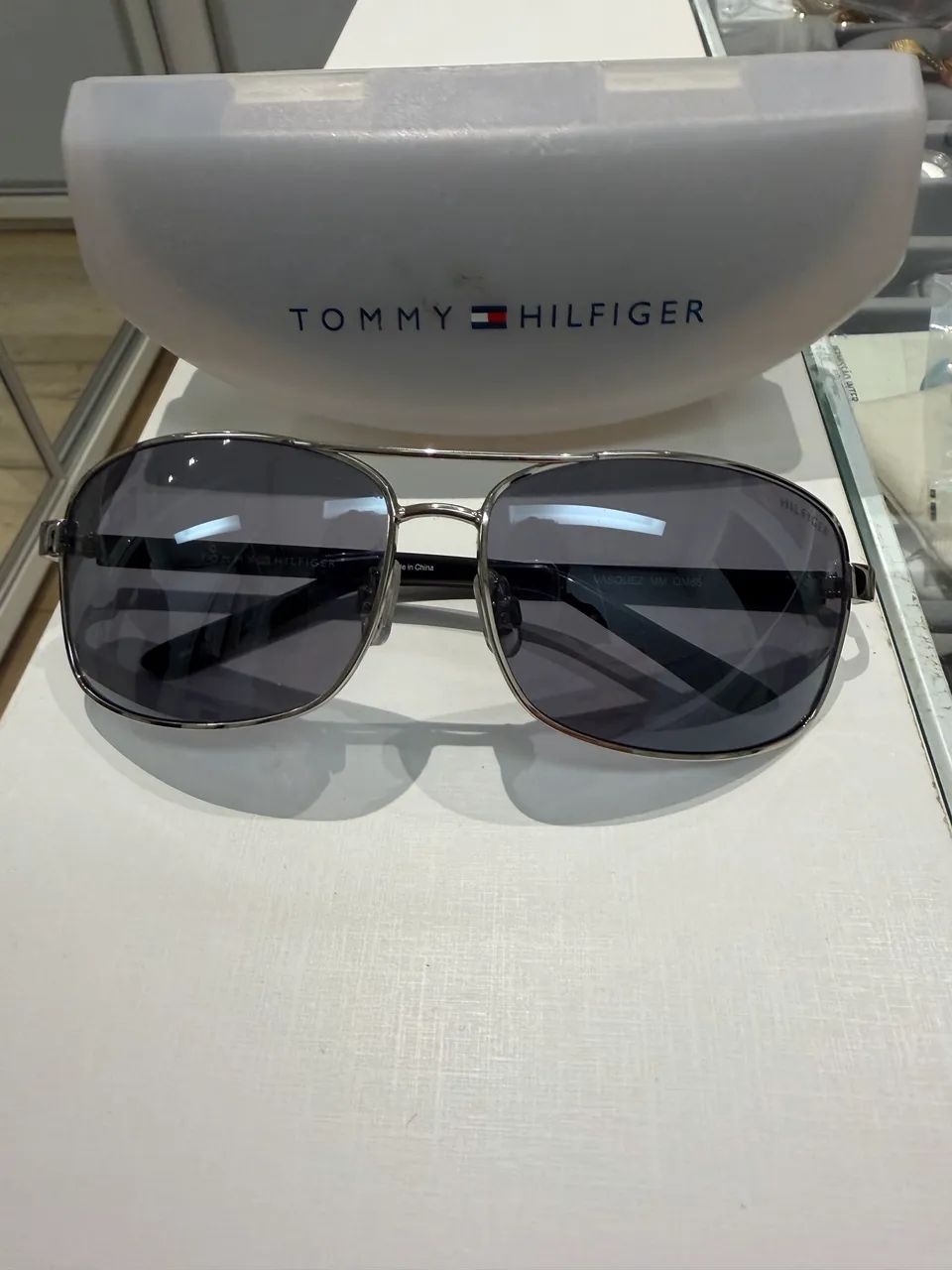 Óculos Tommy Hilfiger original novo 