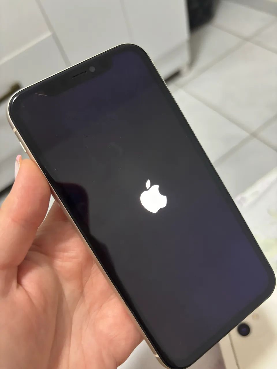 iPhone 11 branco, sem Face ID, 70% 64 Gb