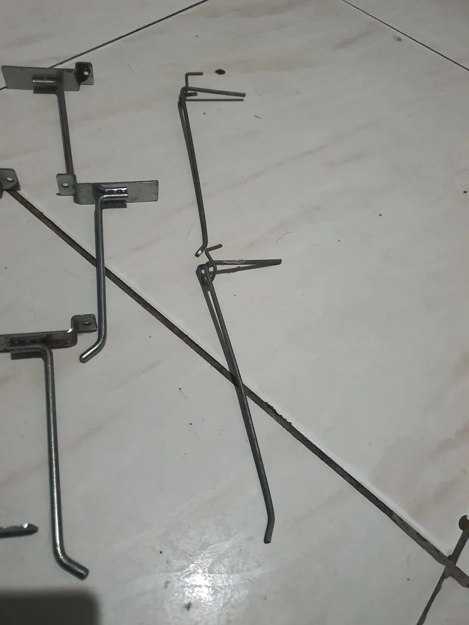 Gancho para painel canaletado 15cm - Foto 2